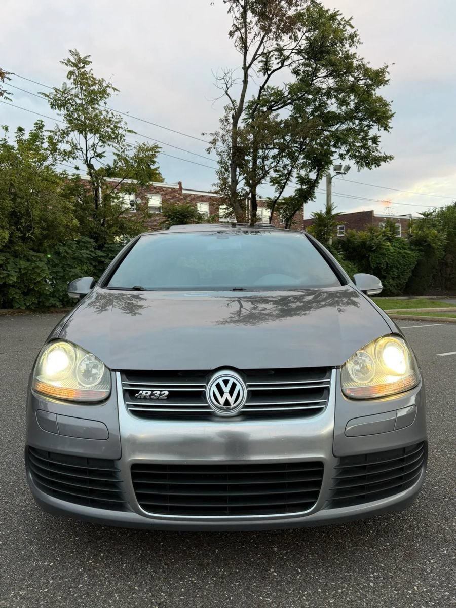 Used 2008 Volkswagen R32 AWD/4WD image 2