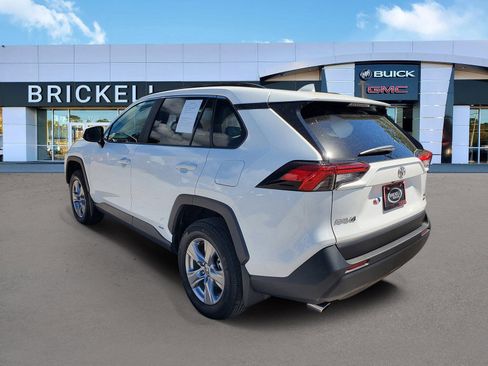 Used 2025 Toyota RAV4 XLE w/ Convenience Package image 4