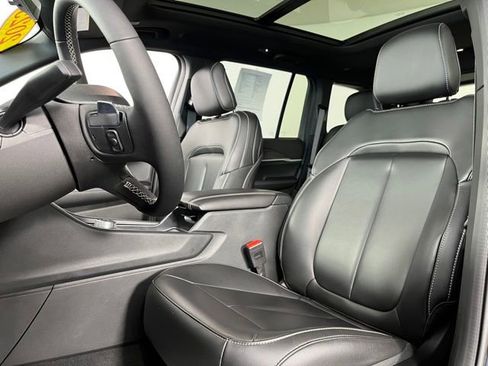 Used 2025 Jeep Grand Cherokee Limited AWD/4WD image 17