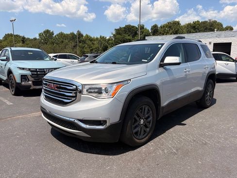 Used 2019 GMC Acadia SLT FWD image 3
