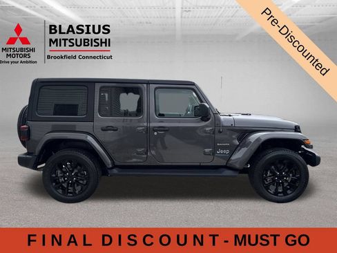 Used 2023 Jeep Wrangler Unlimited Sahara w/ Cold Weather Group AWD/4WD image 9