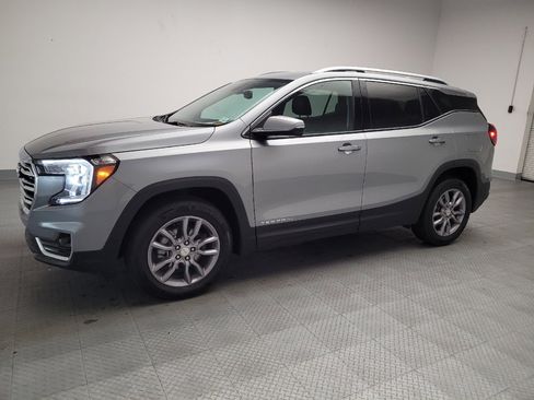 Used 2024 GMC Terrain SLT image 2