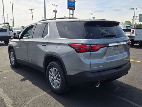 Used 2023 Chevrolet Traverse LT FWD image 5
