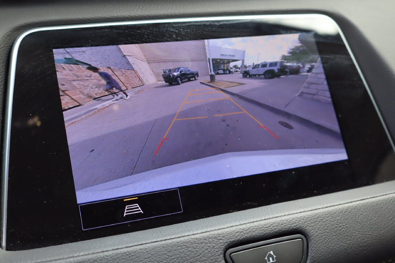 Used 2023 Cadillac XT4 Luxury w/ Cold Weather Package FWD image 8