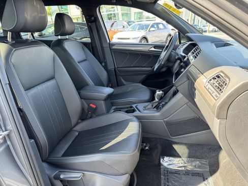 Certified 2024 Volkswagen Tiguan SE R-Line FWD image 36