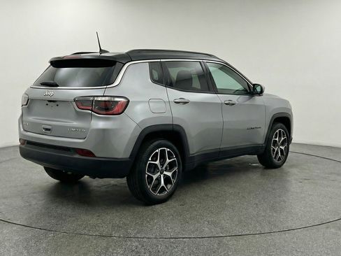 Used 2025 Jeep Compass Limited image 9