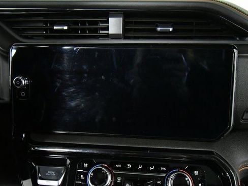 Used 2025 GMC Sierra 2500 AT4 w/ AT4 Premium Plus Package image 4