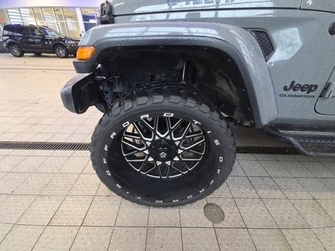 Used 2021 Jeep Gladiator Willys image 13