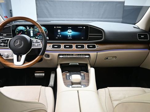 Used 2021 Mercedes-Benz GLS 580 GLS 580 image 9