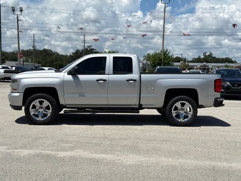 Used 2017 Chevrolet Silverado 1500 Custom w/ Custom Convenience Package RWD image 2