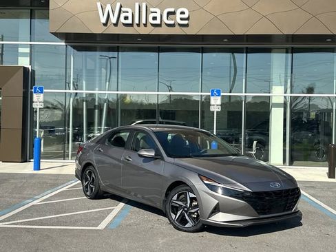 Used 2023 Hyundai Elantra SEL w/ Convenience Package image 1