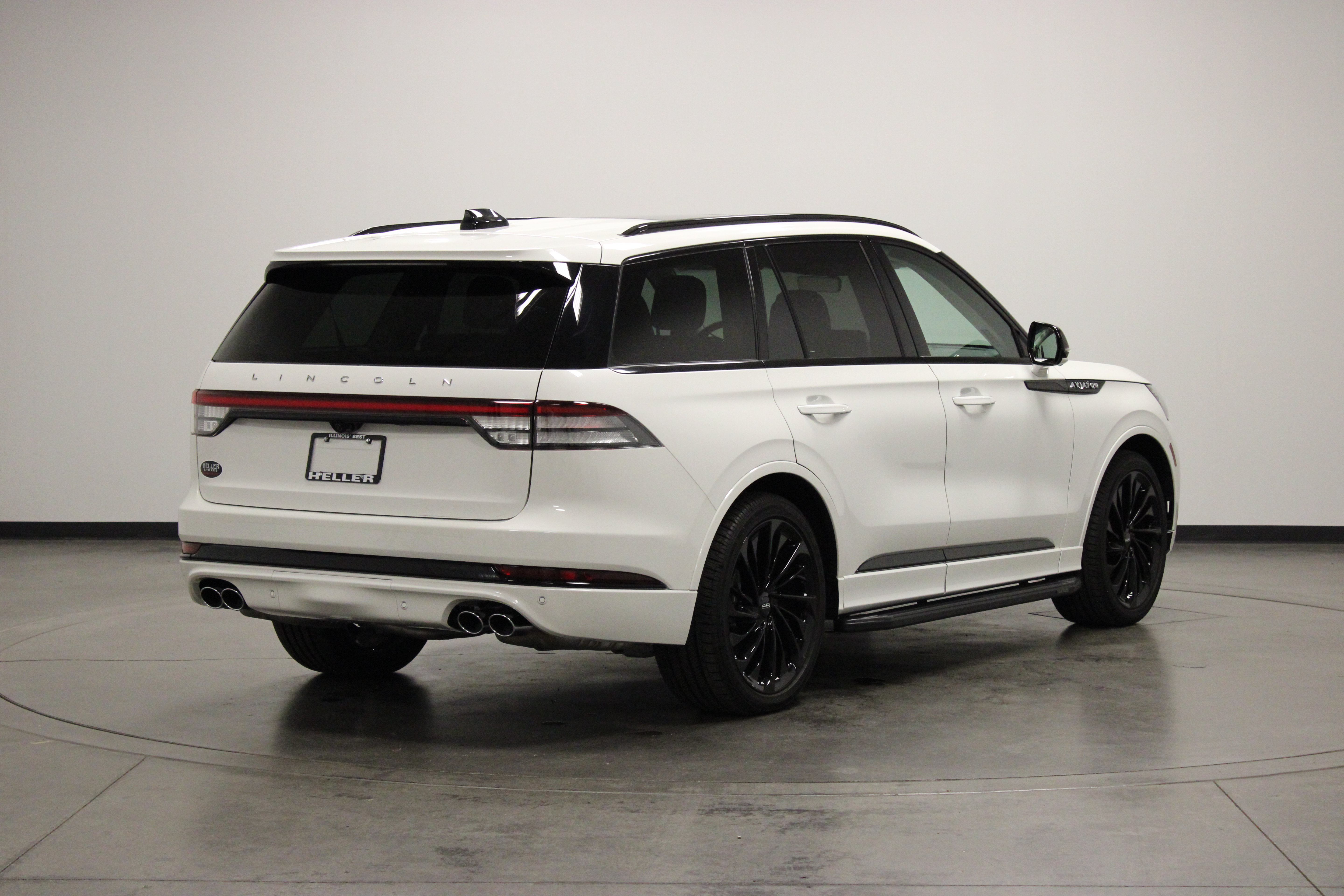 Used 2025 Lincoln Aviator Reserve w/ Luxury Package RWD image 8