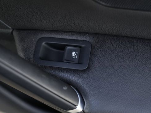 Used 2019 Volkswagen e-Golf SEL Premium image 34