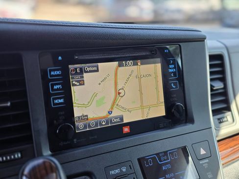 Used 2017 Toyota Sienna Limited Premium image 42