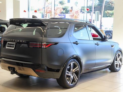 New 2026 Land Rover Discovery Limited Edition image 9