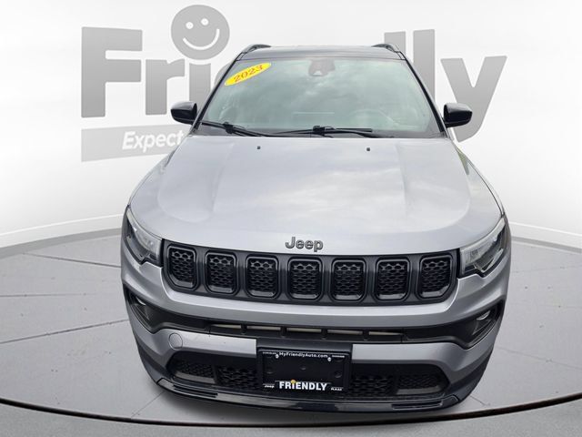Used 2023 Jeep Compass Latitude w/ Convenience Group AWD/4WD image 2