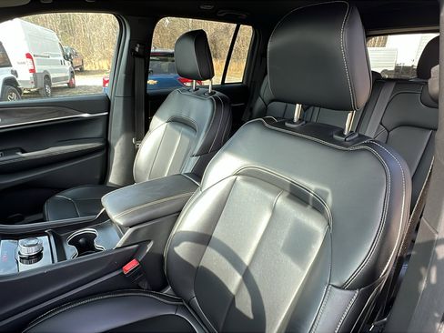 Certified 2024 Jeep Grand Cherokee Limited image 18