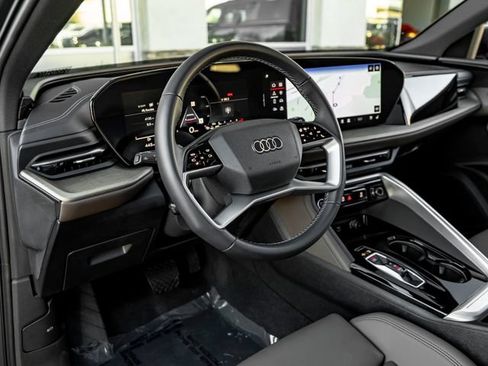 Certified 2025 Audi Q5 Premium Plus w/ Premium Plus AWD/4WD image 17