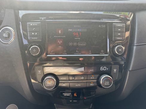 Used 2019 Nissan Rogue SV AWD/4WD image 9