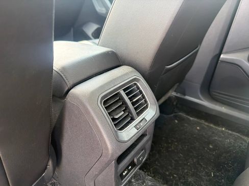 Used 2018 Volkswagen Tiguan SE AWD/4WD image 11
