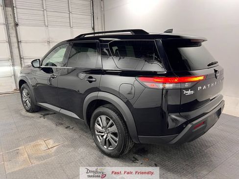 Used 2025 Nissan Pathfinder SV FWD image 7