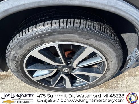 Used 2017 Nissan Rogue SL w/ SL Premium Package AWD/4WD image 12