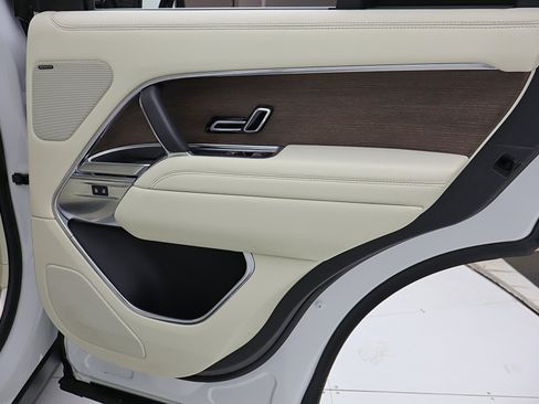 Used 2023 Land Rover Range Rover SE image 41