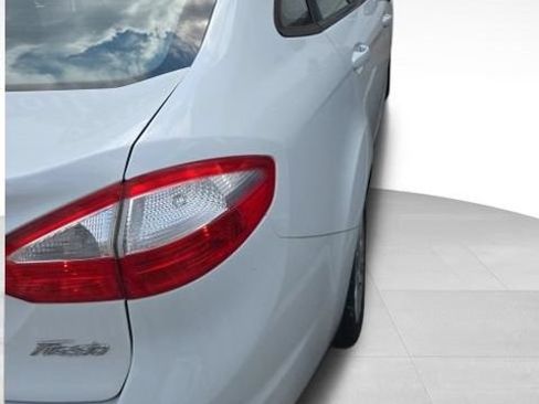Used 2015 Ford Fiesta SE w/ Comfort Package FWD image 13