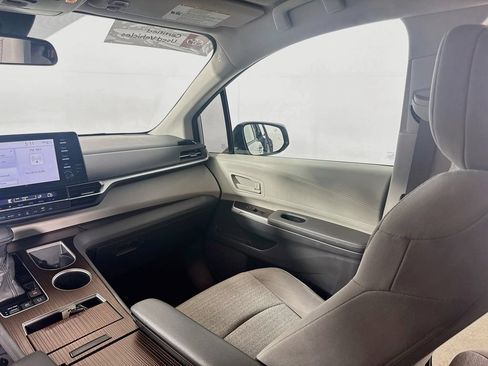 Certified 2022 Toyota Sienna LE FWD image 20