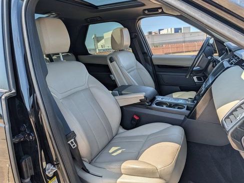 Used 2020 Land Rover Discovery SE AWD/4WD image 23
