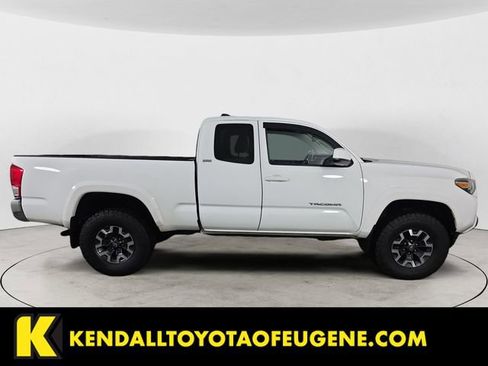 Used 2017 Toyota Tacoma SR5 image 6