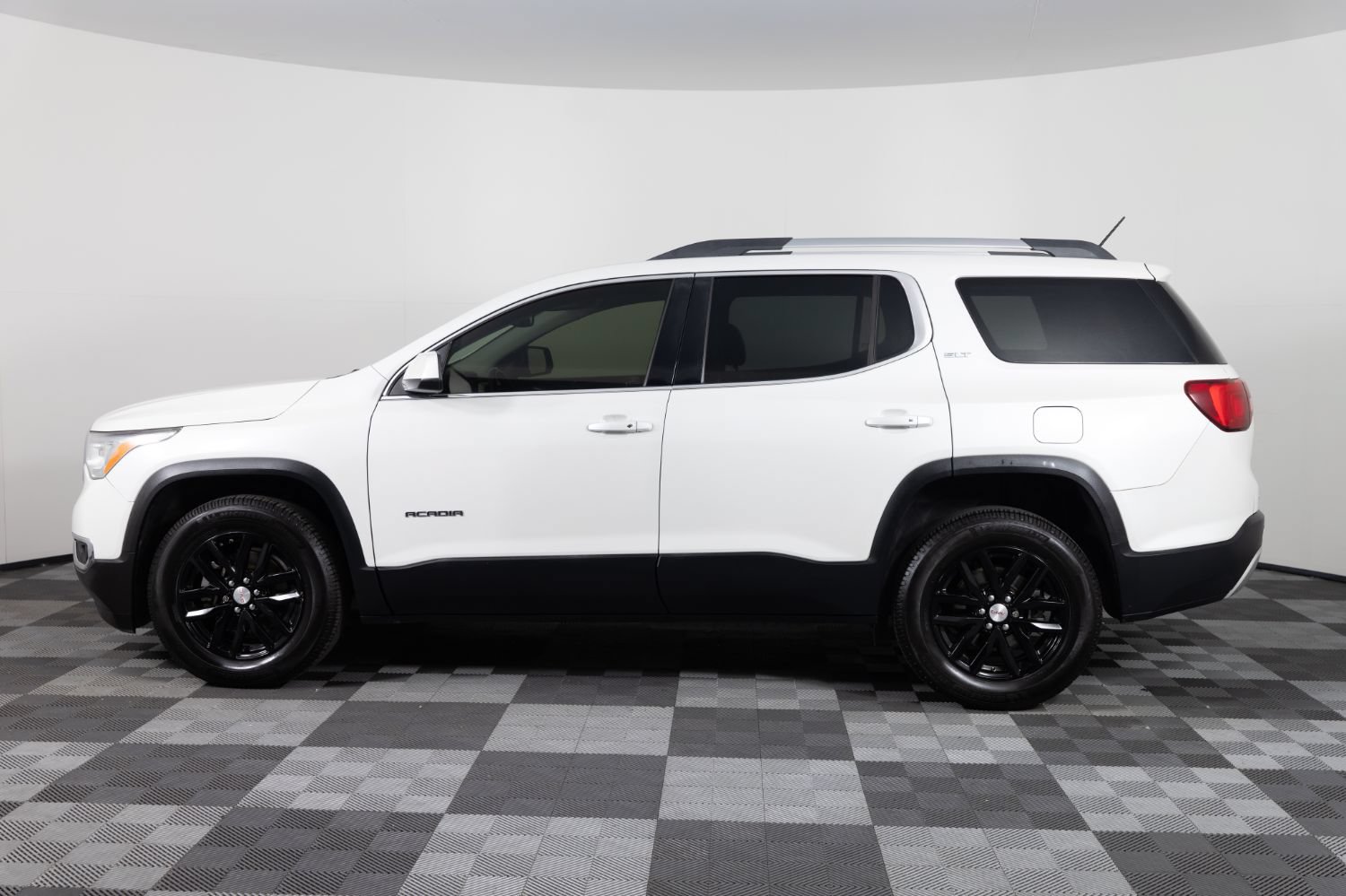 Used 2018 GMC Acadia SLT FWD image 3