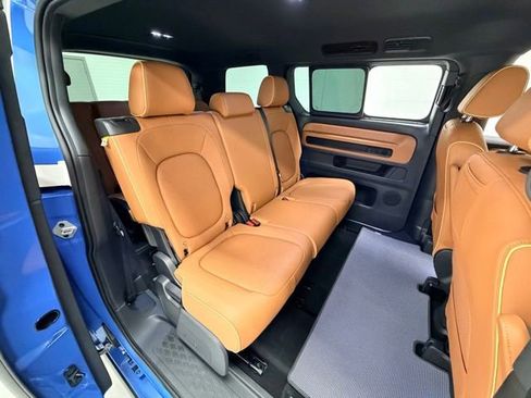 Used 2025 Volkswagen ID. Buzz Pro S RWD image 26