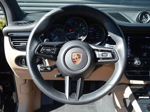 Used 2025 Porsche Macan image 20
