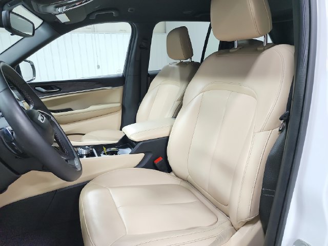 Used 2024 Jeep Grand Cherokee Limited AWD/4WD image 19