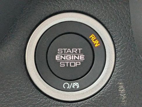 Used 2025 RAM 2500 Big Horn AWD/4WD image 32