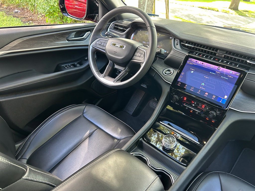 Certified 2025 Jeep Grand Cherokee Limited w/ Black Appearance Package RWD image 10