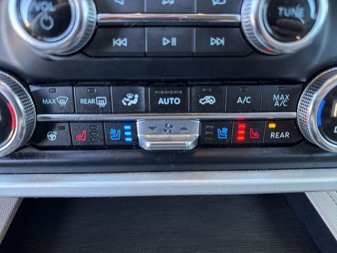 Used 2024 Ford Expedition Limited image 7