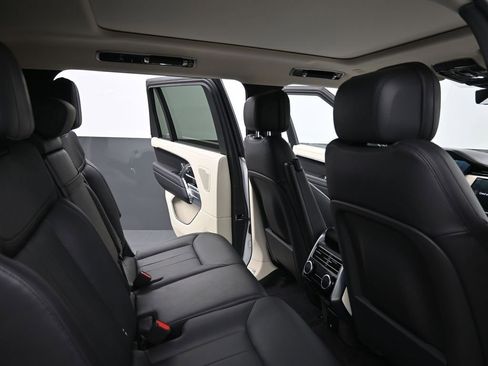 Used 2022 Land Rover Range Rover Long Wheelbase SE image 15