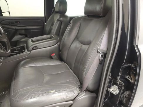 Used 2004 GMC Sierra 2500 SLT w/ Heavy-Duty Power Package image 14