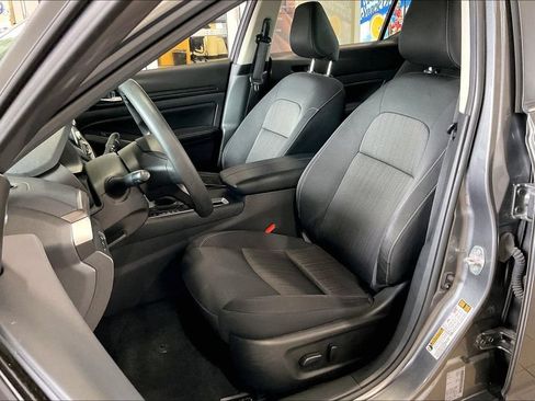 Used 2025 Nissan Altima 2.5 SV FWD image 3
