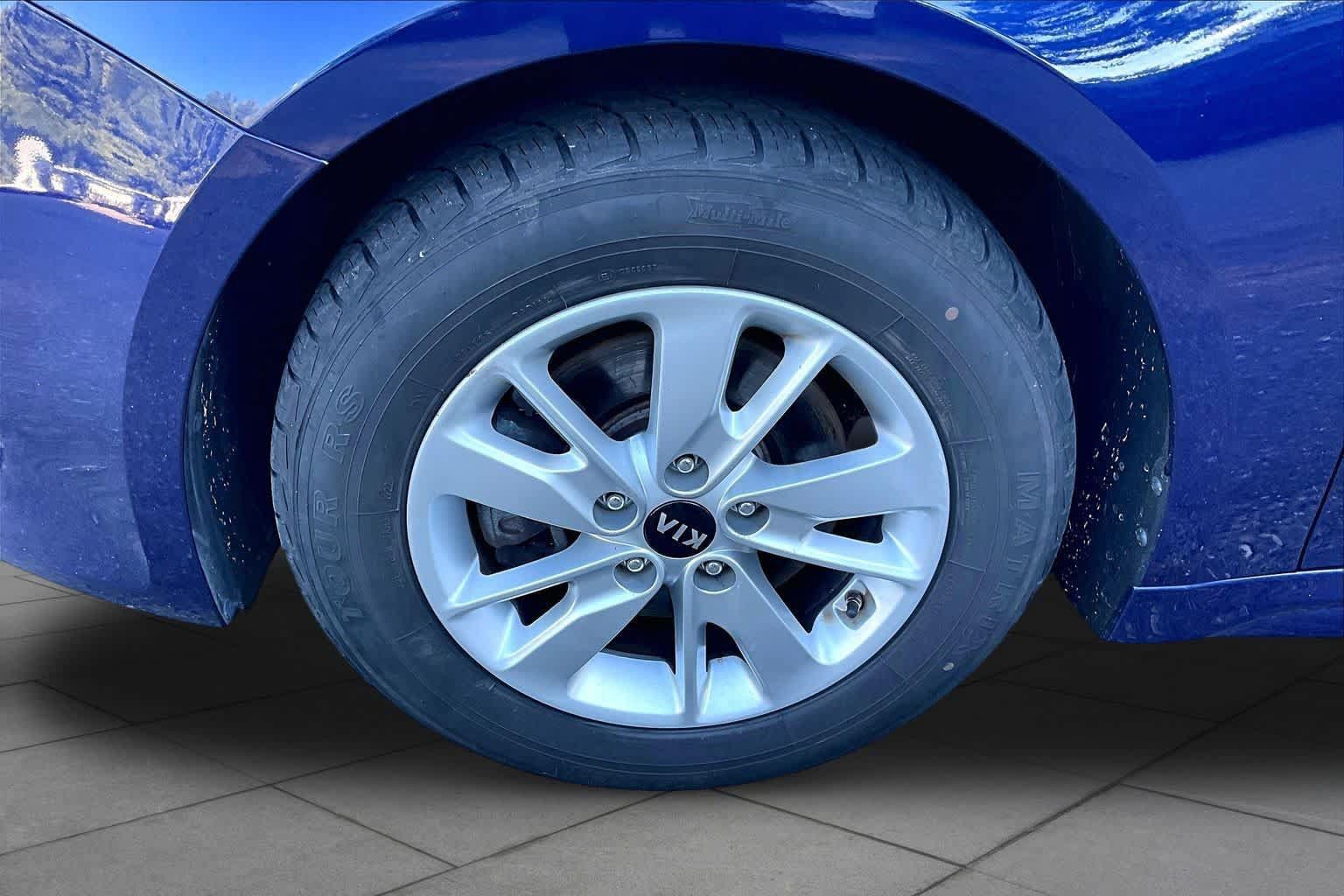 Used 2017 Kia Optima LX w/ Driver Convenience Package FWD image 11