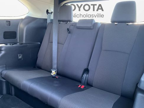 Used 2024 Toyota Highlander LE AWD/4WD image 21