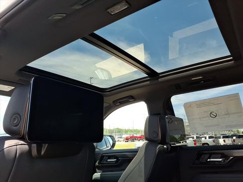 New 2026 GMC Yukon XL AT4 w/ AT4 Premium Plus Package AWD/4WD image 16