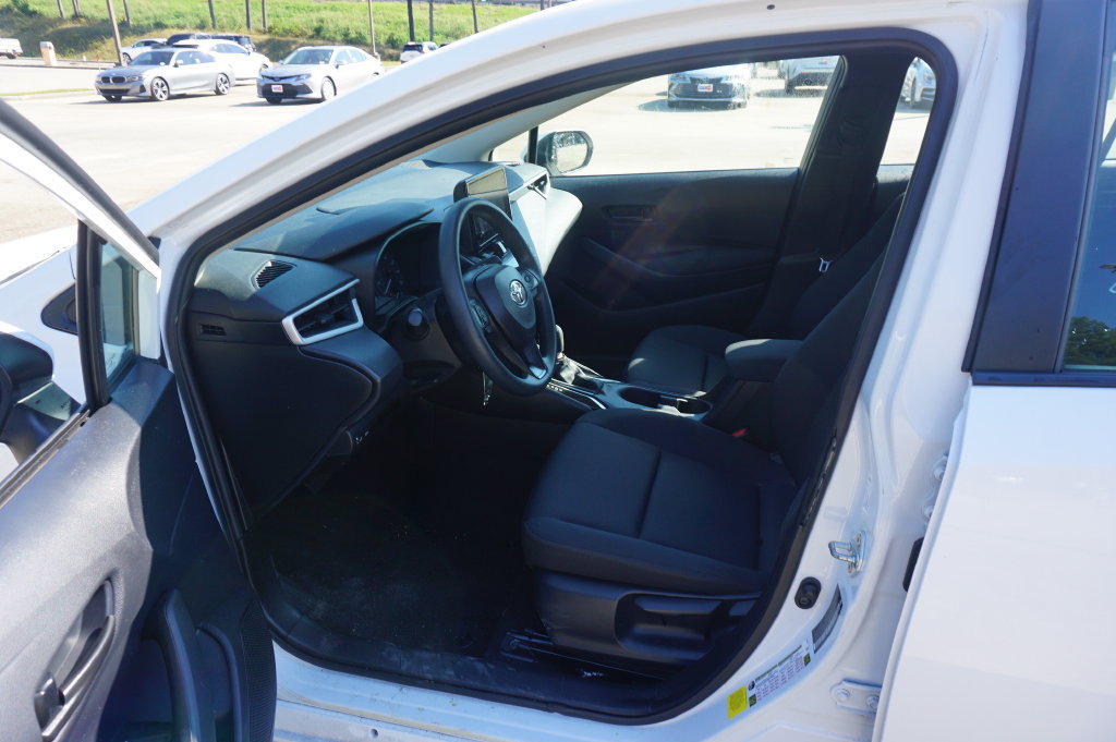 Used 2024 Toyota Corolla LE FWD image 2