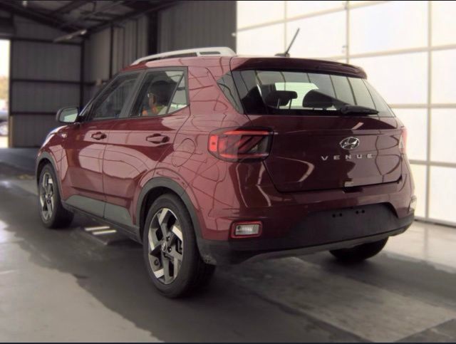 Used 2026 Hyundai Venue SEL FWD image 7