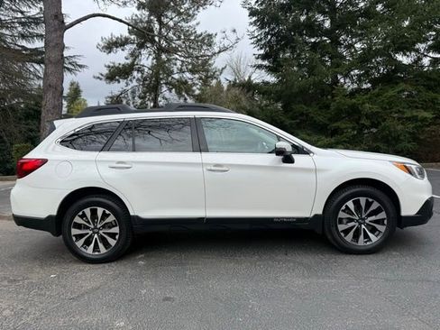 Used 2016 Subaru Outback 2.5i Limited image 4