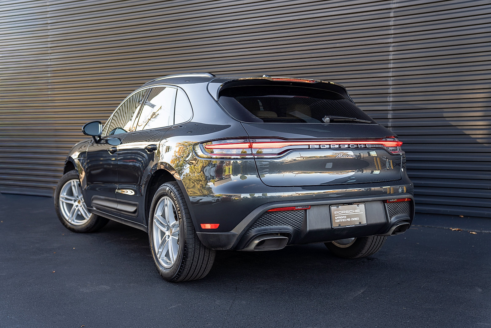 Used 2026 Porsche Macan AWD/4WD image 3