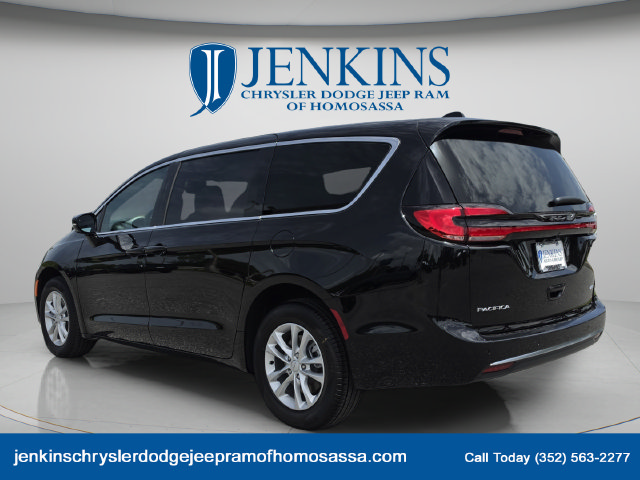 New 2027 Chrysler Pacifica Select w/ Family Tech Group AWD/4WD image 7