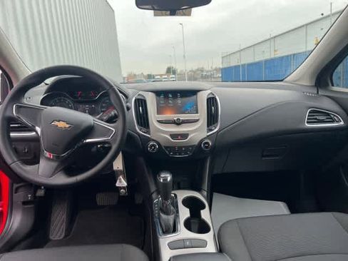 Used 2018 Chevrolet Cruze LS image 17